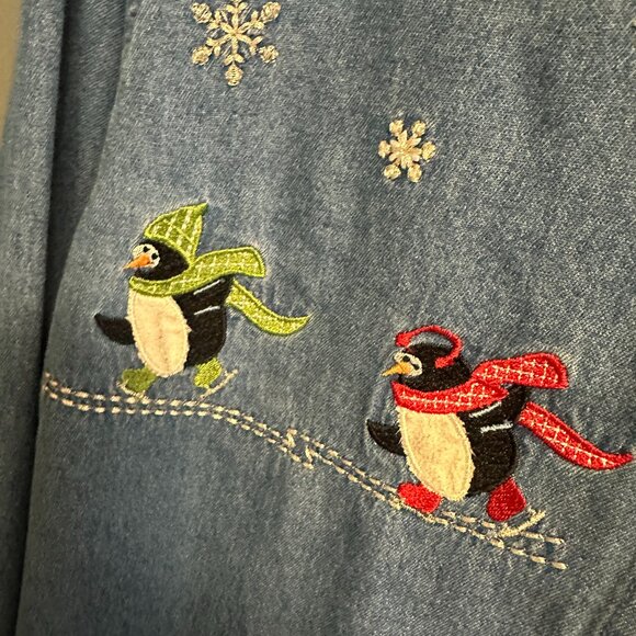 Denim Chambray Button Up Embroidered Penguin Holiday Top Size Medium - Picture 3 of 5
